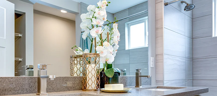 Combining lighting and colour to make the bathroom appear larger