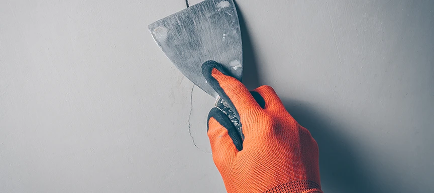 DIY vs Professional Repair for Repairing Wall Cracks: Pros and Cons