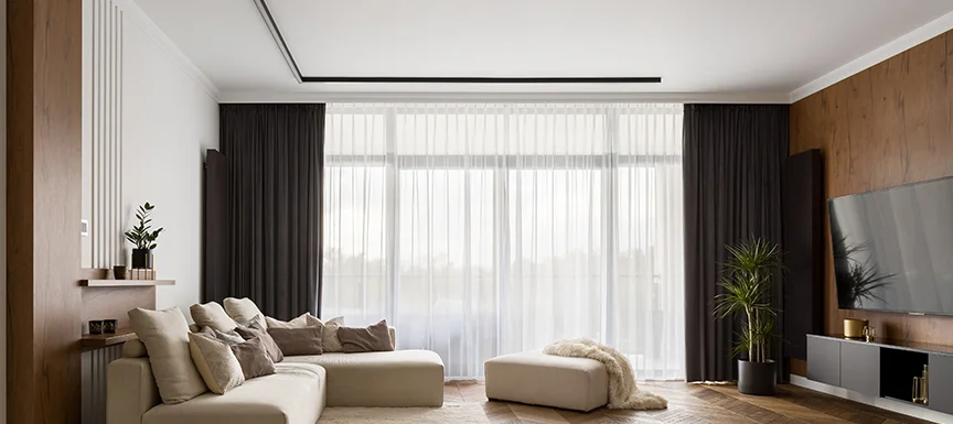 Monochrome Magic – Black and White Front Room Curtain Ideas