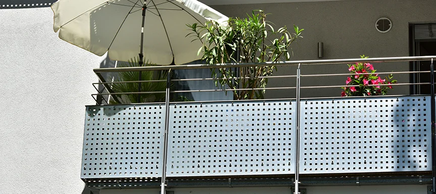 Modern Closed Grill Design for Balcony: Safe & Sleek