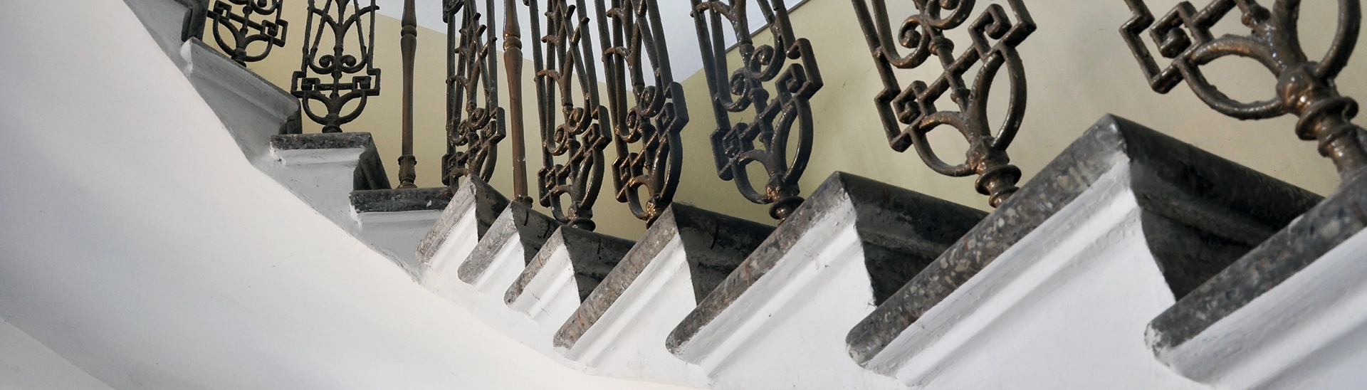Iron Modern Stair Railing Design and Stylish Grill Painting Guide 