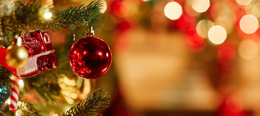 What Are Minimalistic Yet Elegant Christmas Home Décor Ideas?