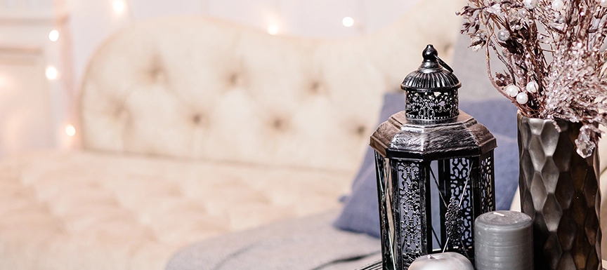 How can Shelves and Wall Art Enhance Room Decor for Small Rooms?