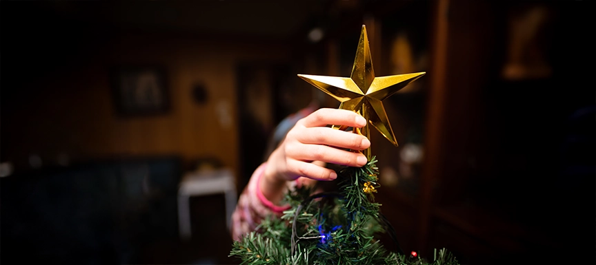 What Are the Best Ways to Spread Sparkle with Christmas Decorations?
