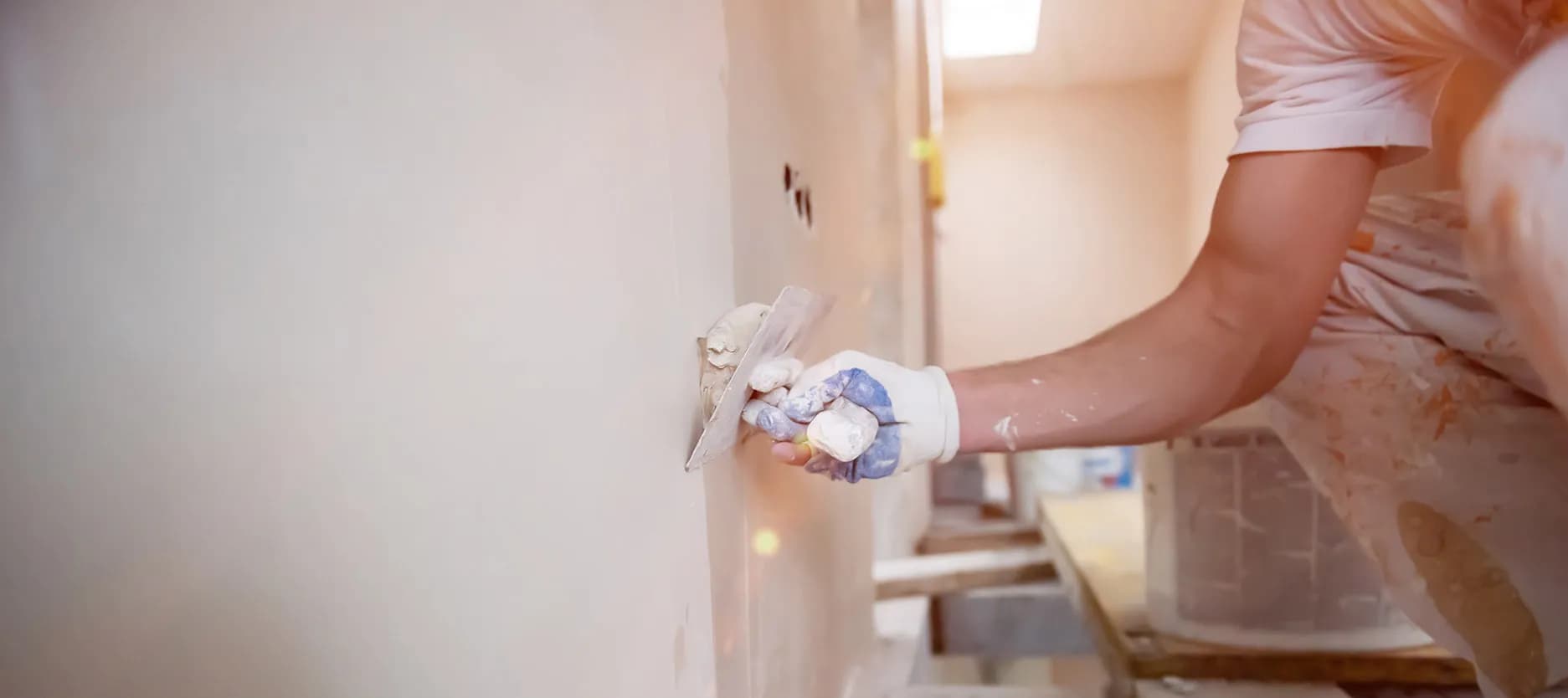 Difference Between Wall Putty and White Cement
