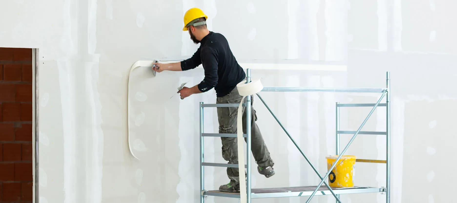 How to apply wall putty & precautions to take when applying putty