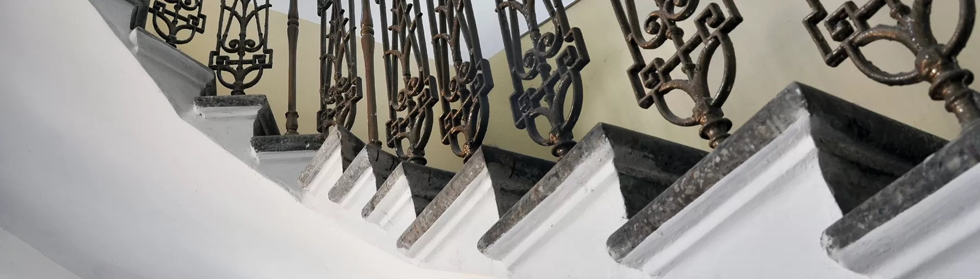 Iron Modern Stair Railing Design and Stylish Grill Painting Guide 