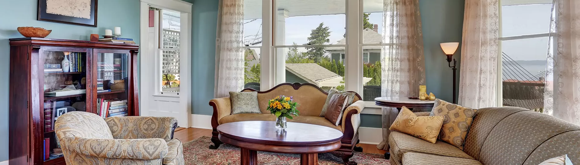 Traditional and Modern Living Room Design Ideas: How to Create the Perfect Balance