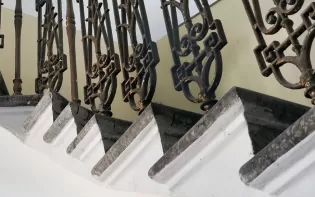 Iron Modern Stair Railing Design and Stylish Grill Painting Guide 